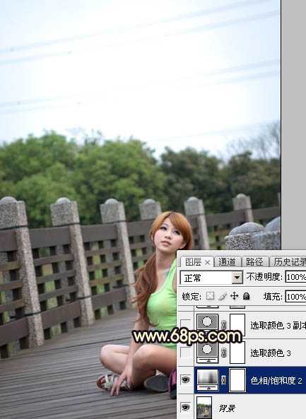 Photoshop调出唯美橙色霞光公园木桥上人物图片